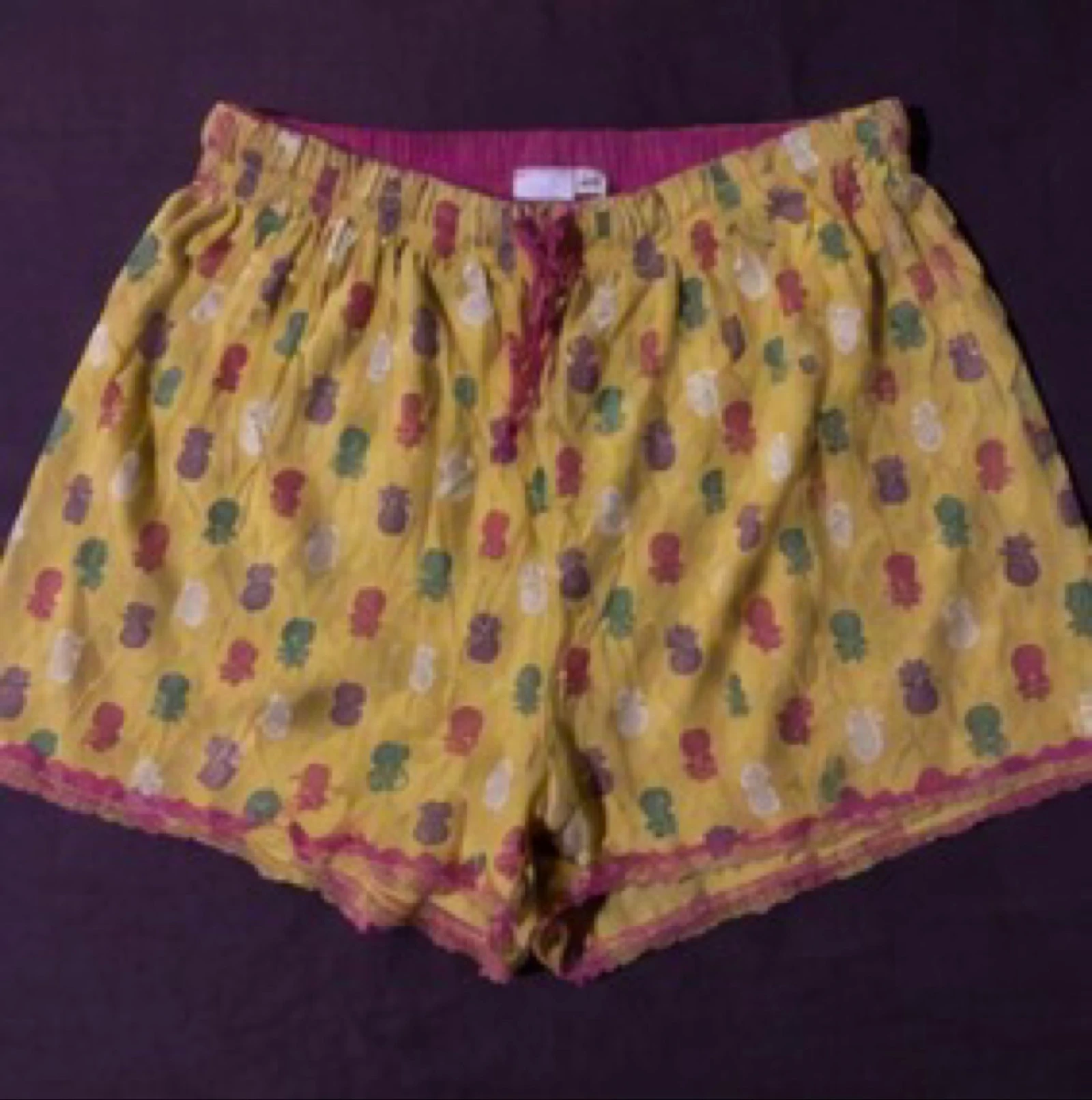Conjunto de noche amarillo con motivo de piña T38/40 camisola y short de verano – photo 4